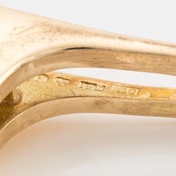 Ring in 18K gold with a faceted citrine and round brilliant-cut diamonds, Stockholm 1975.