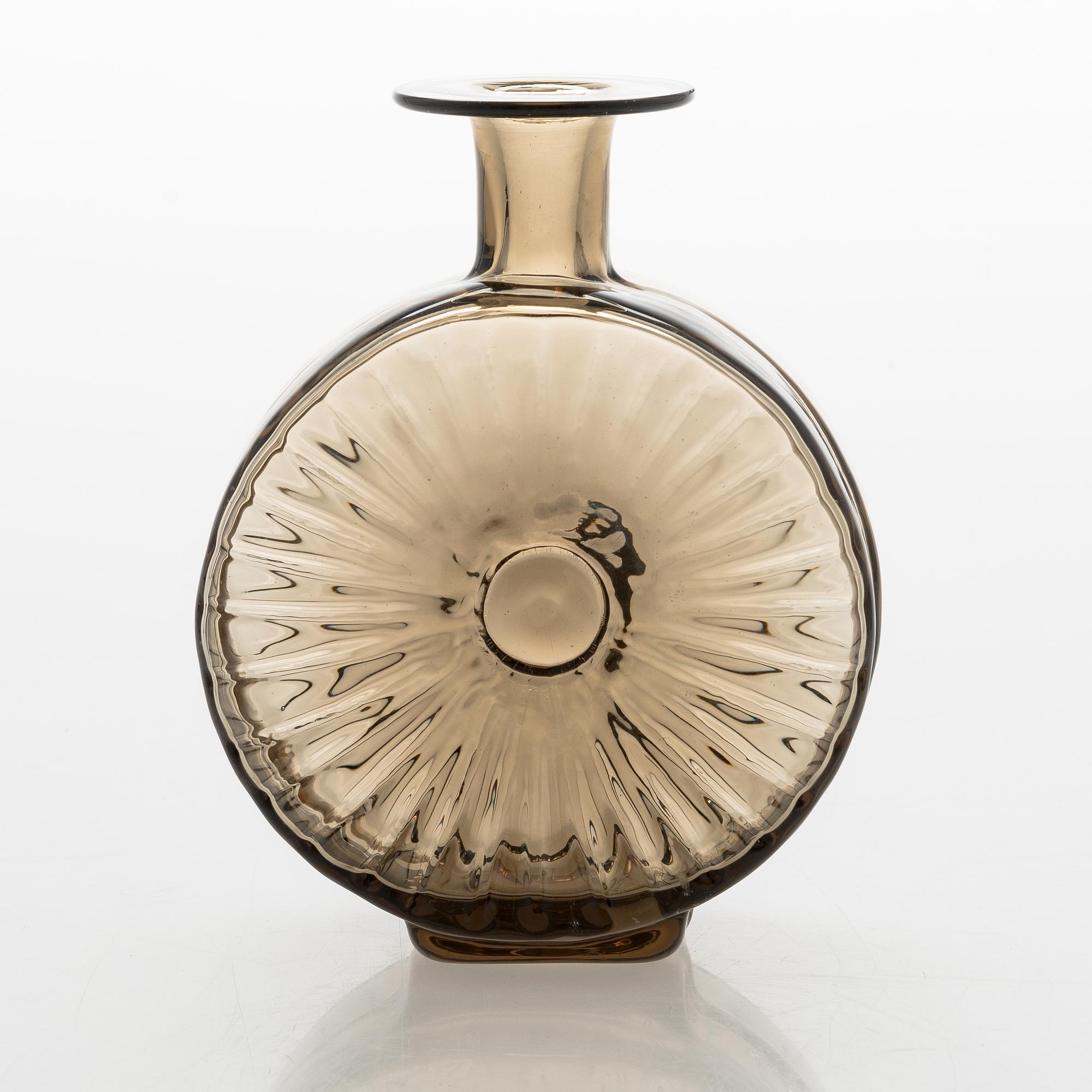 Helena Tynell, Sun bottle for Riihimäen Lasi Oy. In production 1964-1974.