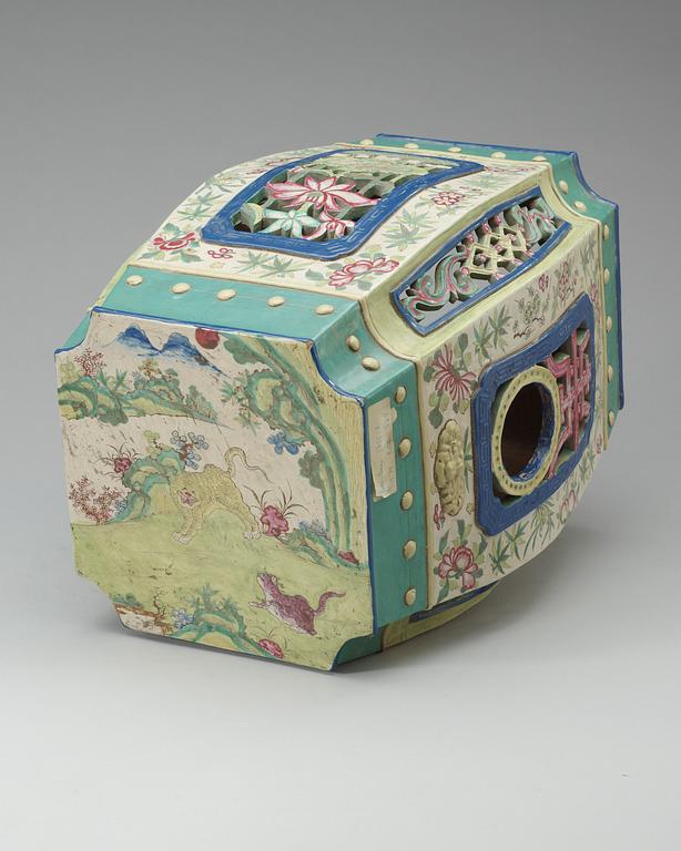 An 'enamel on copper' imitating ceramic garden seat, Qing dynasty, ca 1800.