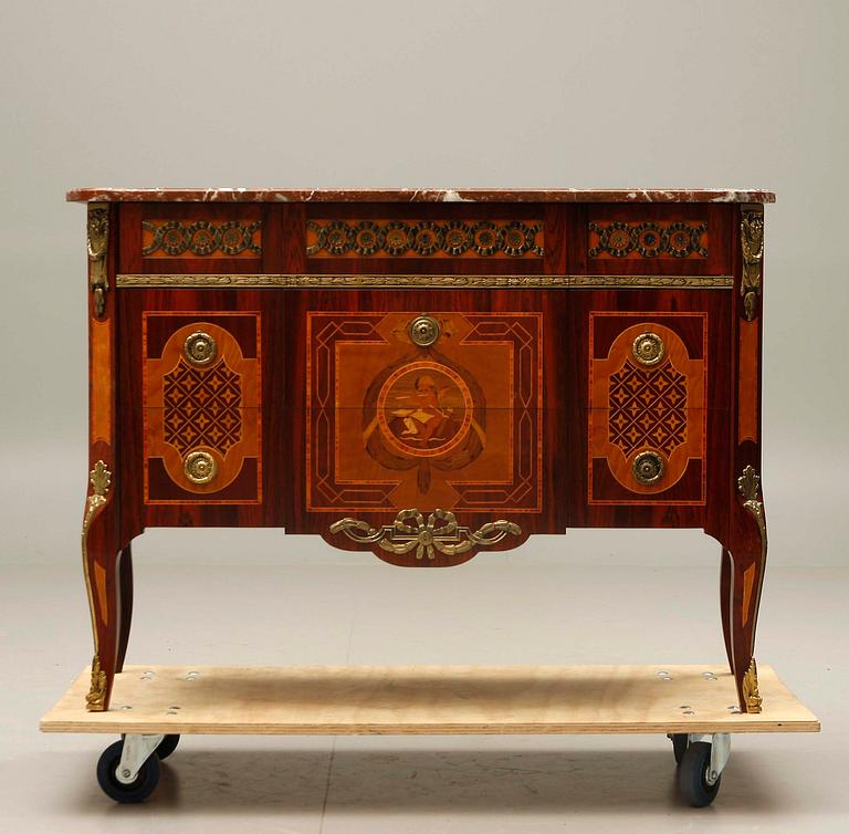 BYRÅ, gustaviansk stil sk Hauptkopia. 1900-tal.