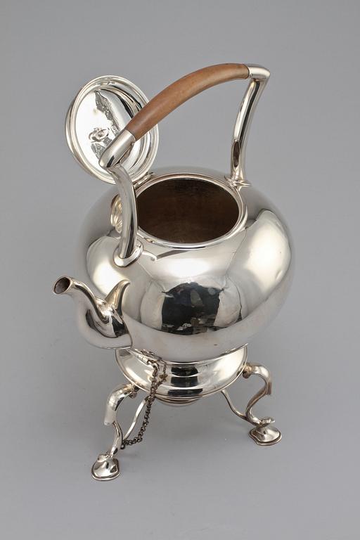 TEKÖK på RECHAUD, silver, London, 1878. Vikt 2280 g.