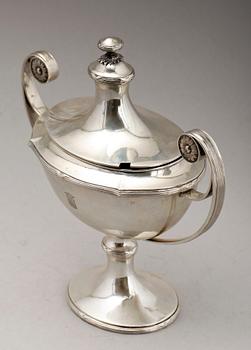 SOCKERSKÅL PÅ FOT, silver, CG Hallberg, Stockholm 1915. Vikt ca 621 g.