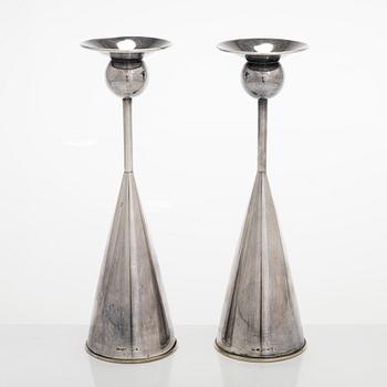 Kaj Blomqvist, kynttilänjalkapari, hopeaa, signeerattu KB. Kultakeskus Tavastehus 1966-67.