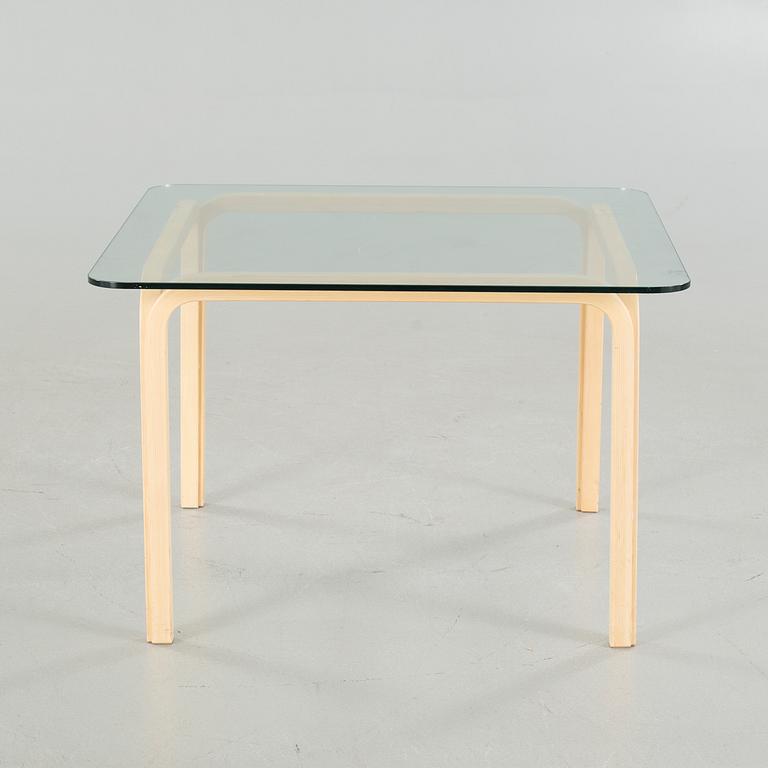 ALVAR AALTO, soffbord, "Y805B", modell formgiven 1946.