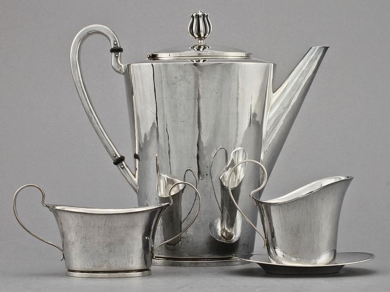 KAFFESERVIS, 3 delar, silver, T Kullander, Borås, 1941, 1943 resp 1946. Vikt 740 g.