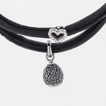 OLE LYNGGAARD, läderarmband med "Sweet Drops" berlocker, design Charlotte Lynggaard.