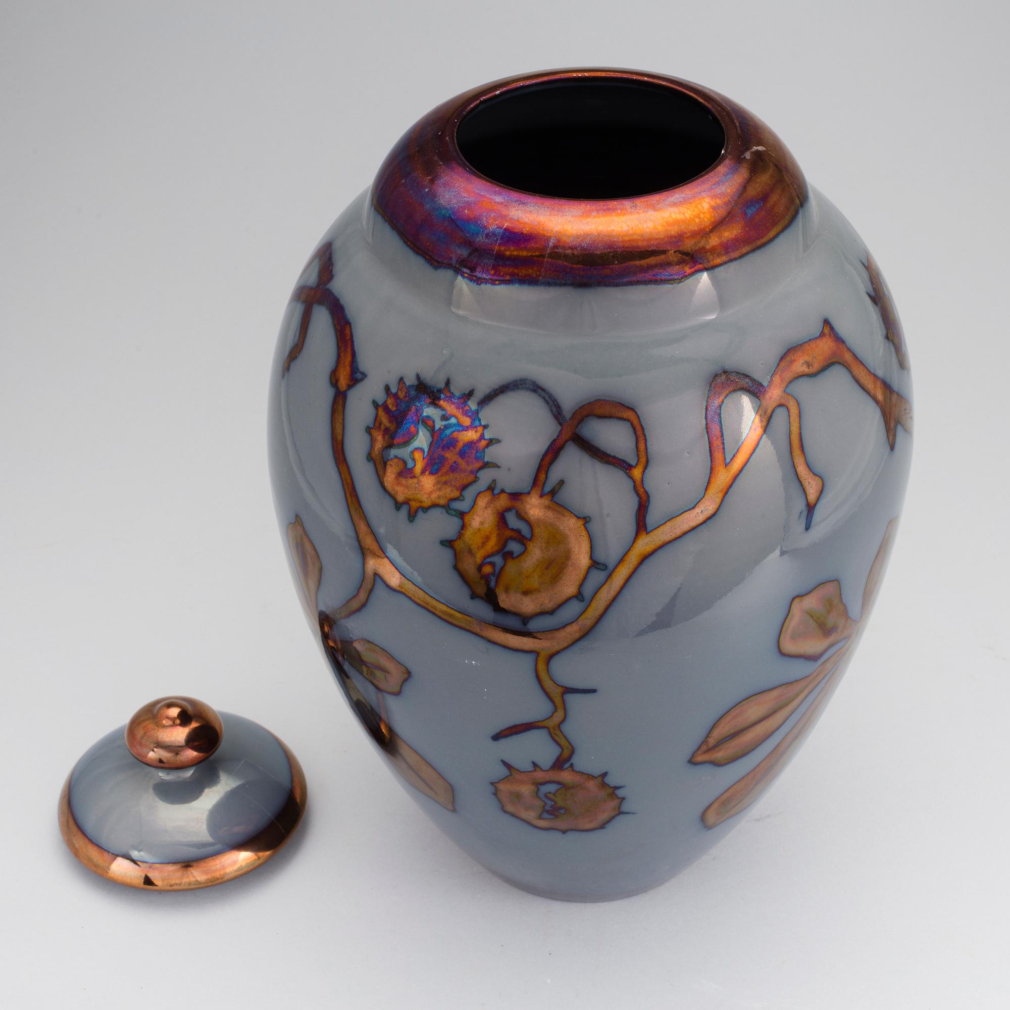 A 1930´s lidded urn by Åke Holm for Höganäs.