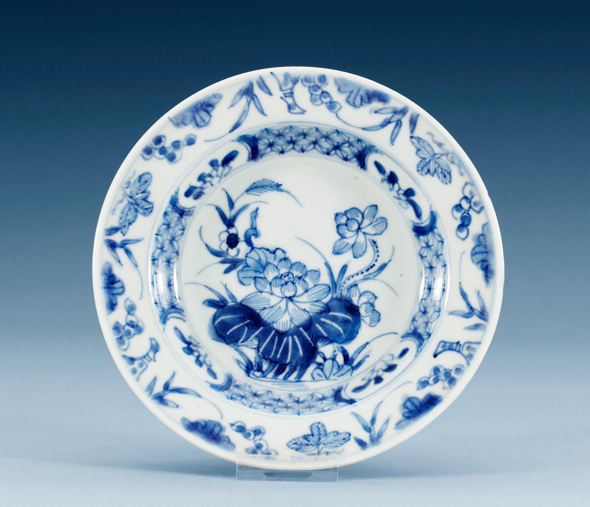 BÄRTALLRIKAR, 12 stycken, porslin. Qing dynastin, Kangxi (1662-1722).