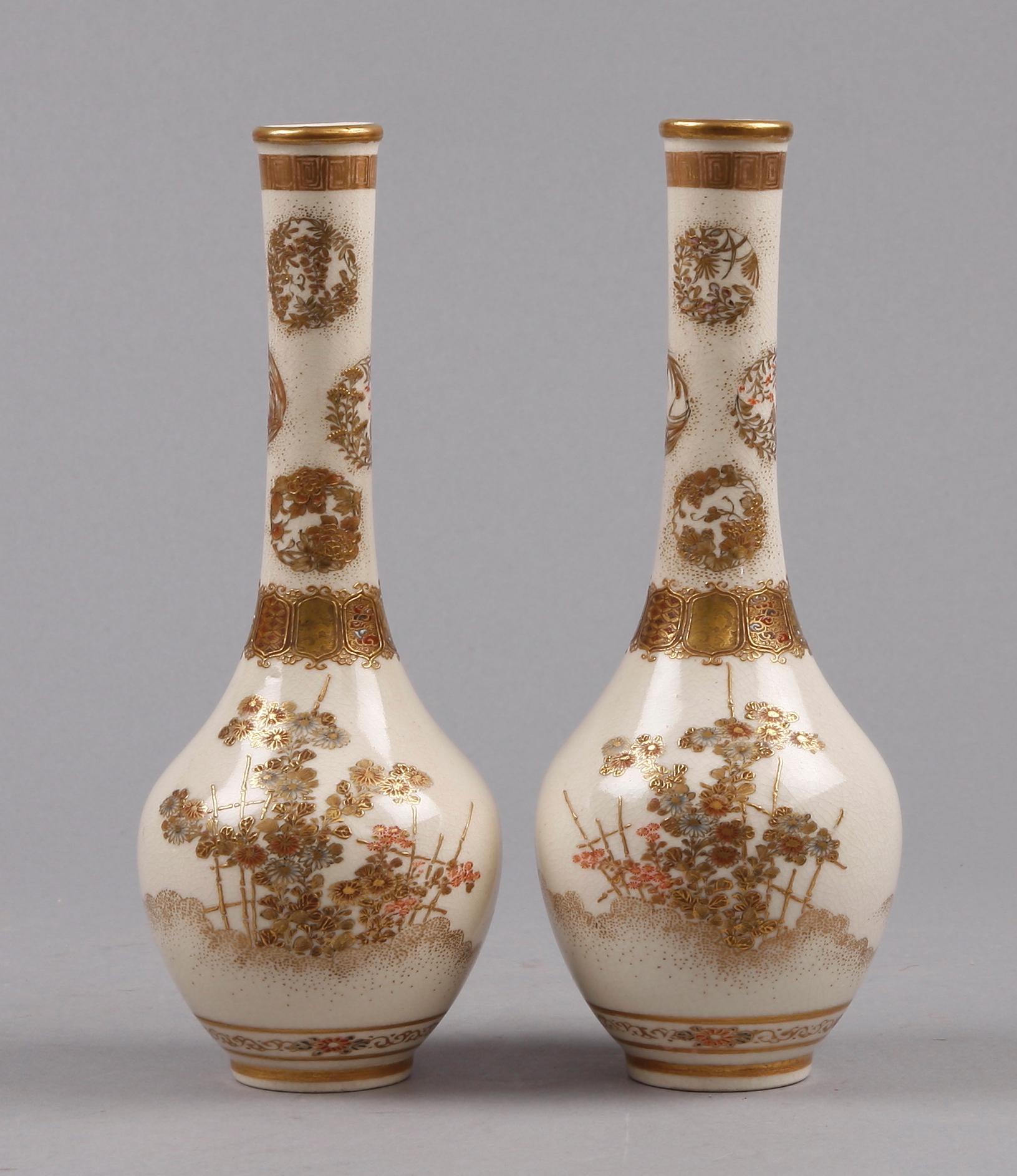 VASER, ett par, keramik, Satsuma, Japan.