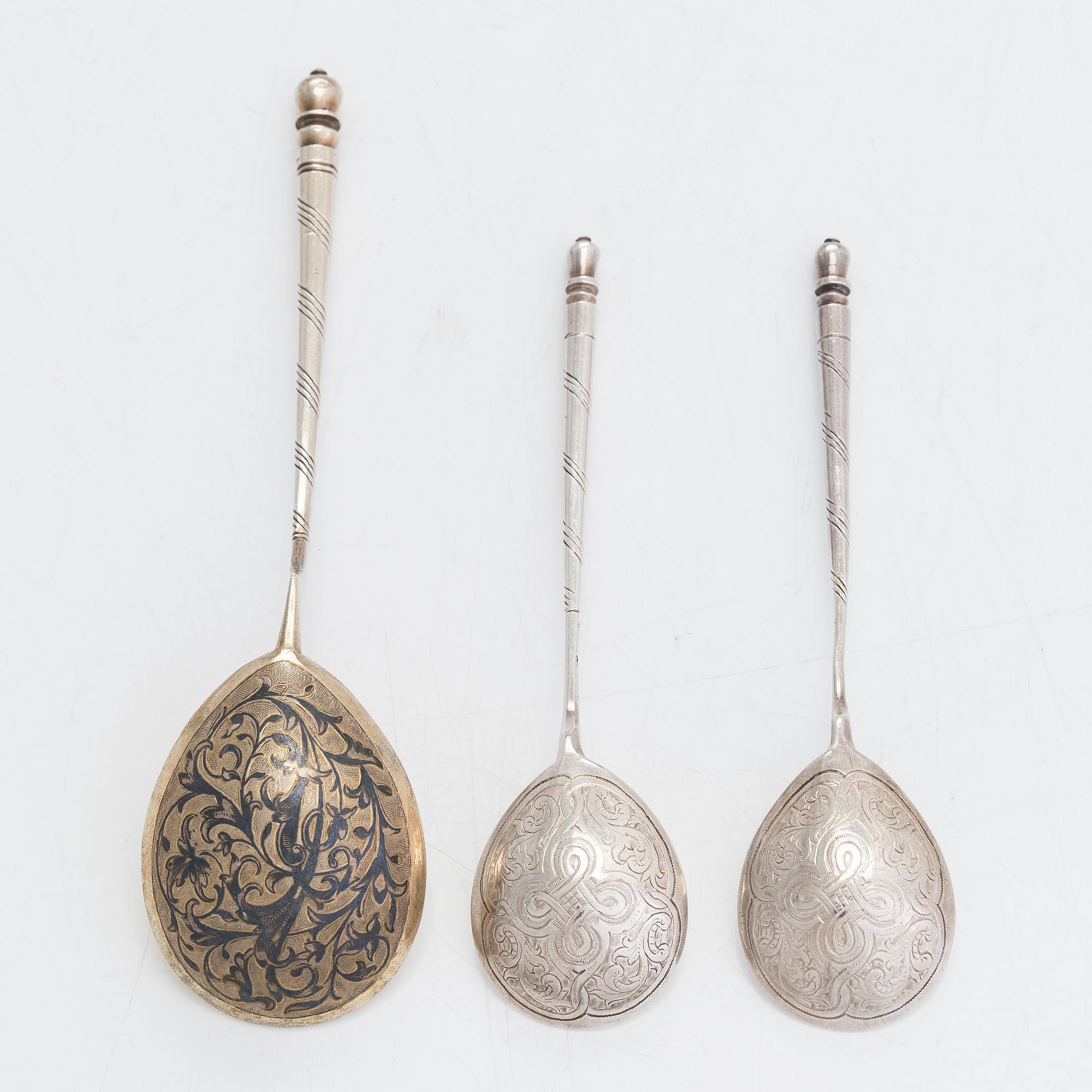 Kaviarsked, förgyllt silver med niello, 1846 och syltskedar, ett par, 1860-tal, Moskva, Ryssland.