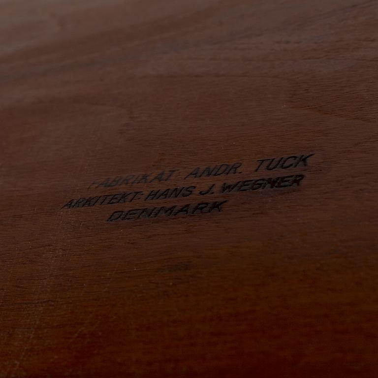 A 1950s/1960s coffie table by Hans Wegner.