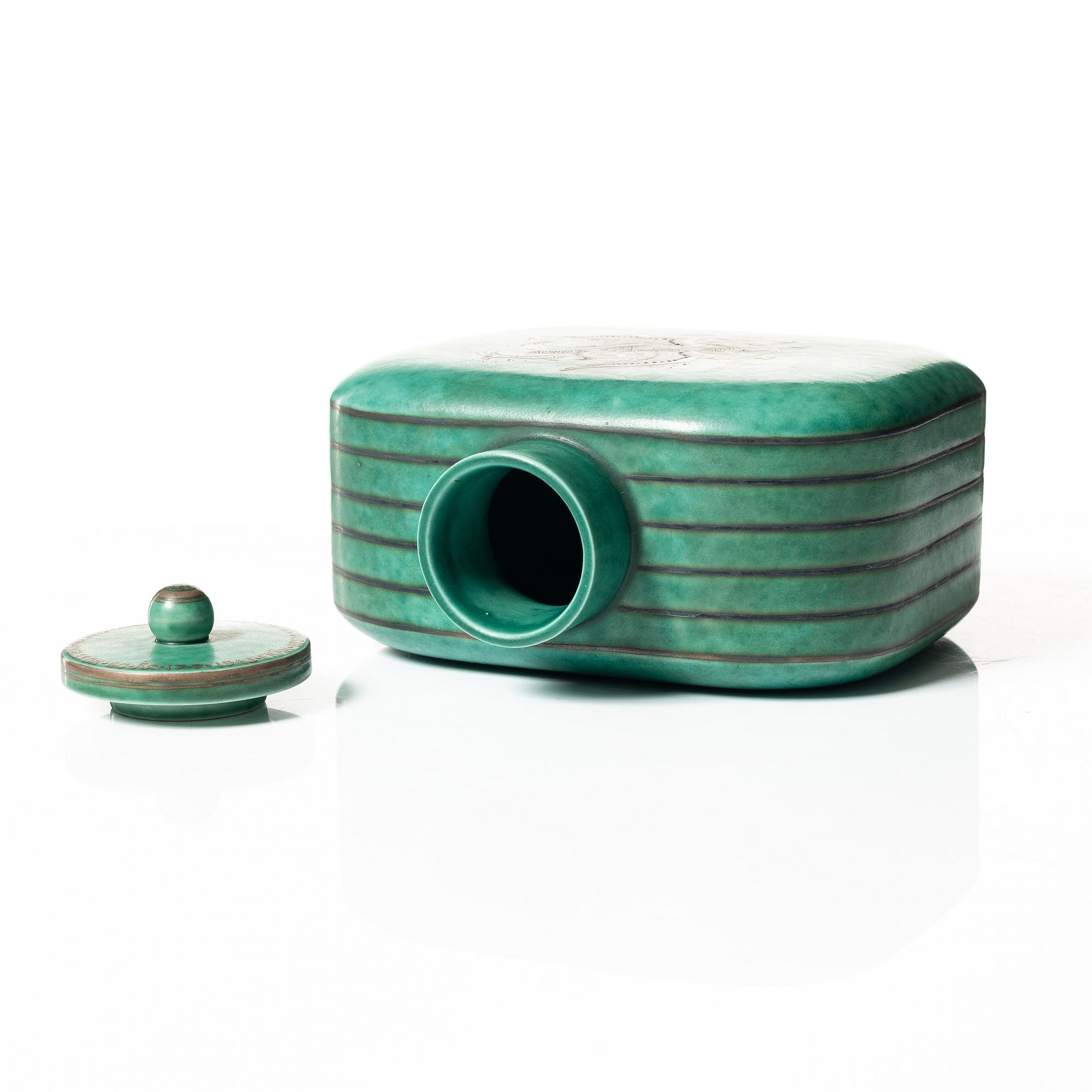 Wilhelm Kåge, an 'Argenta' lidded vase and a plate, Gustavsberg.