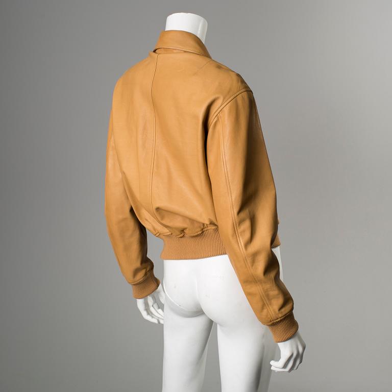 A beige leatherjacket by Ralph Luren.