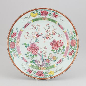 A famille rose dish, Qing dynasty, Yongzheng (1723-35).