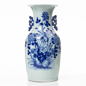 Vas, porslin, Kina, sen Qingdynasti/1900-talets första hälft.