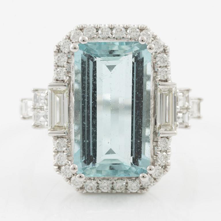 Ring, cocktail ring, 18K white gold set with aquamarine and brilliant-, carré- and baguette-cut diamonds.