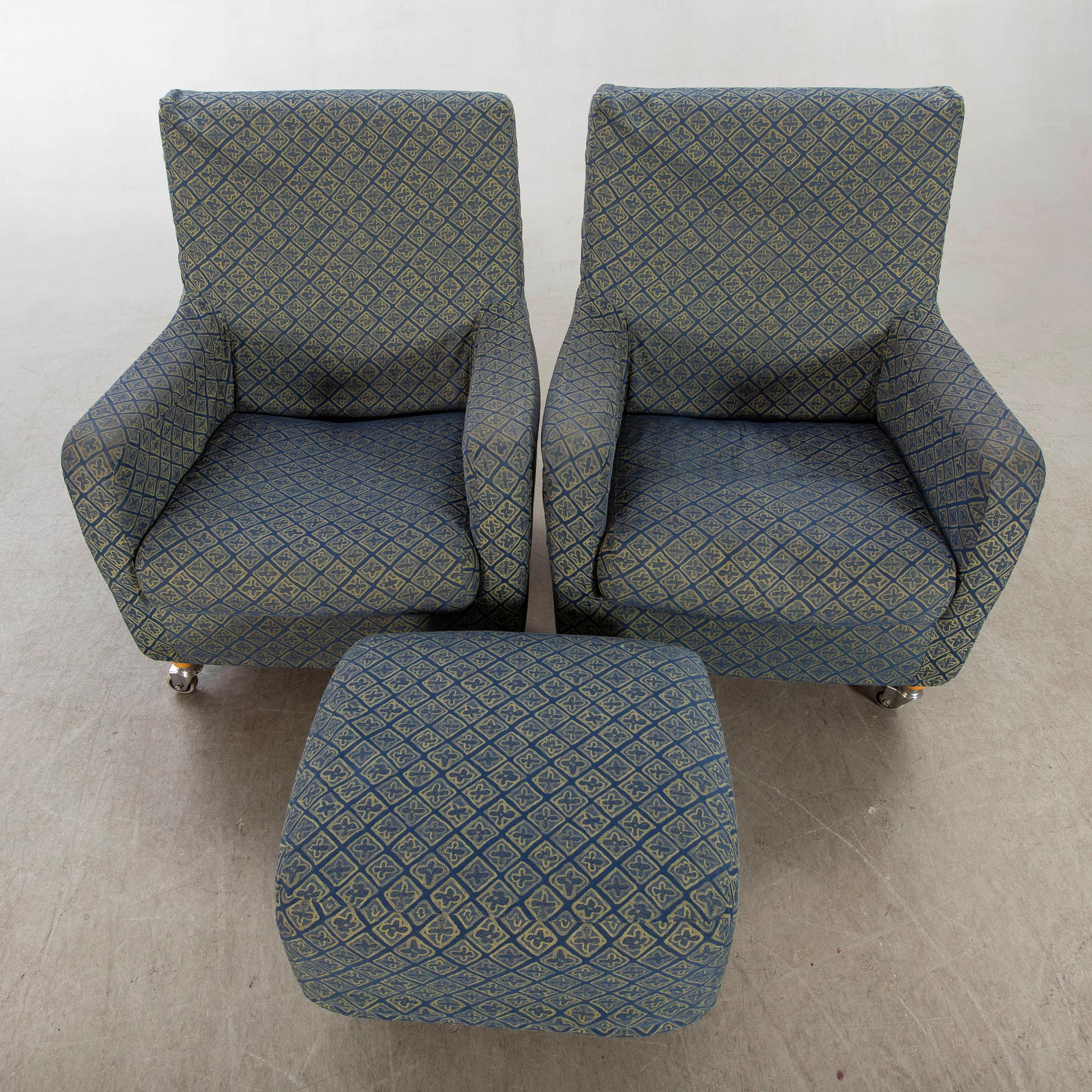 Erik Jörgensen,  a pair of armchairs and a stool, later part of the 20th century.