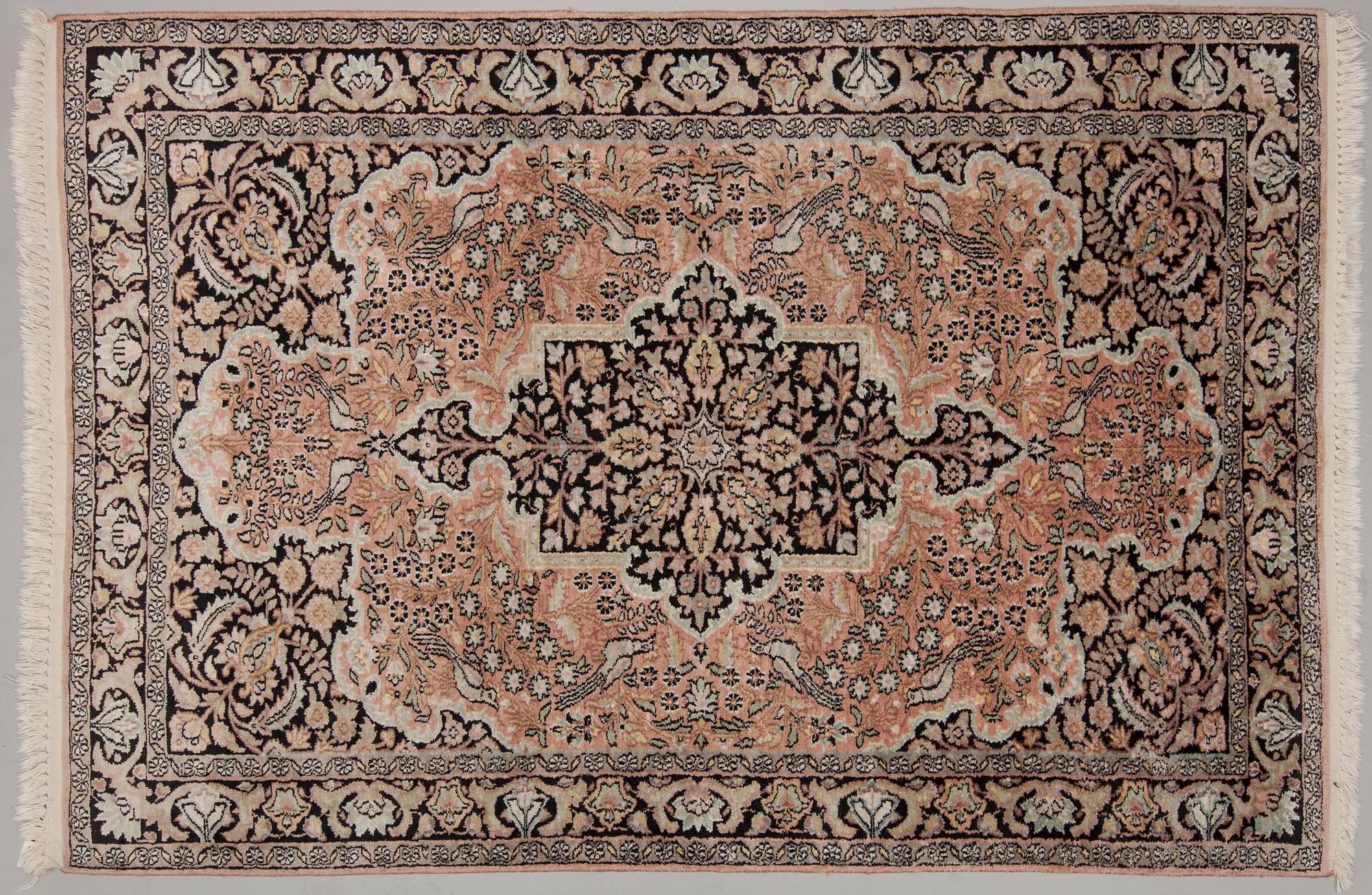 MATTA, silke, Kashmir. Ca 180x126 cm.