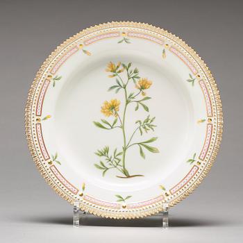 LUNCHTALLRIKAR, 12 stycken (6+6), porslin. "Flora Danica", Royal Copenhagen, Danmark, 1900-tal.