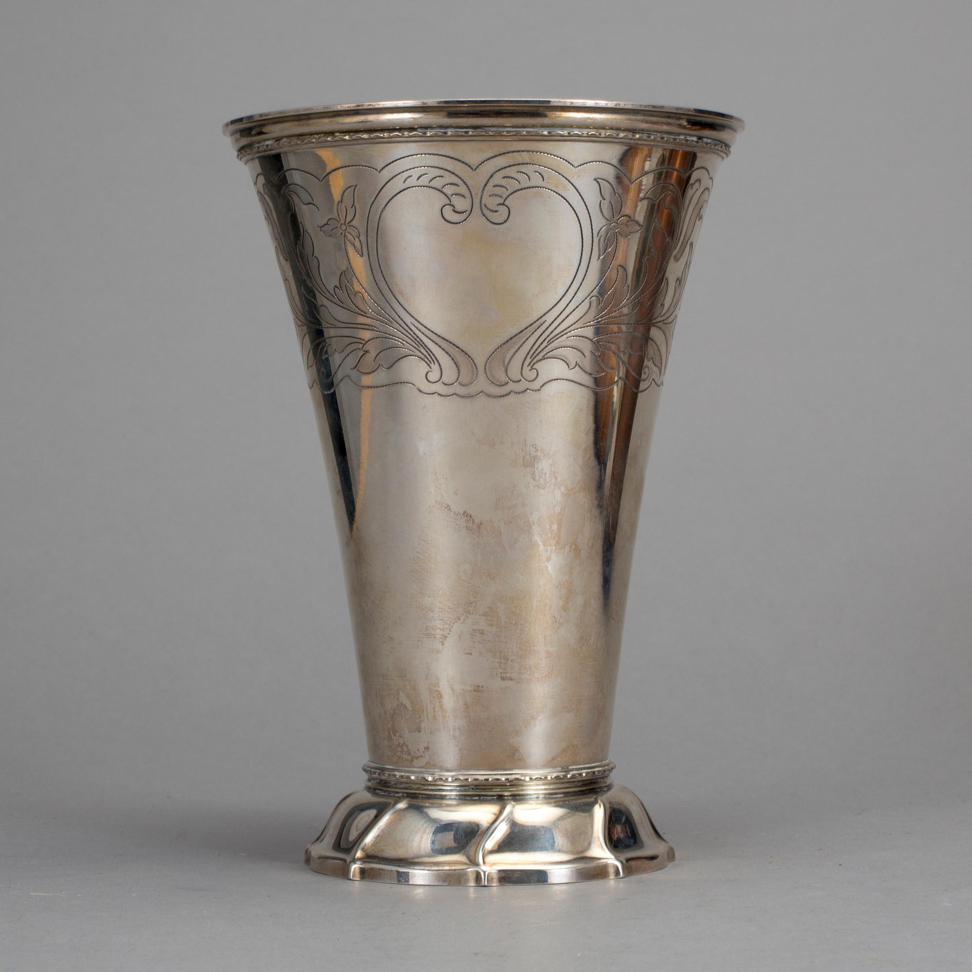 VAS, silver, GAB, Stockholm, 1946. Vikt 561 g.