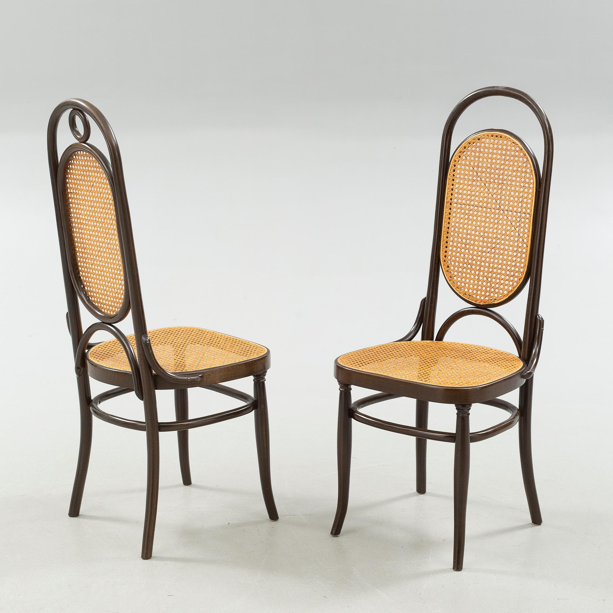 A diningroom furniture set of 7 pieces by Thonet from the second half of the 20th century.
