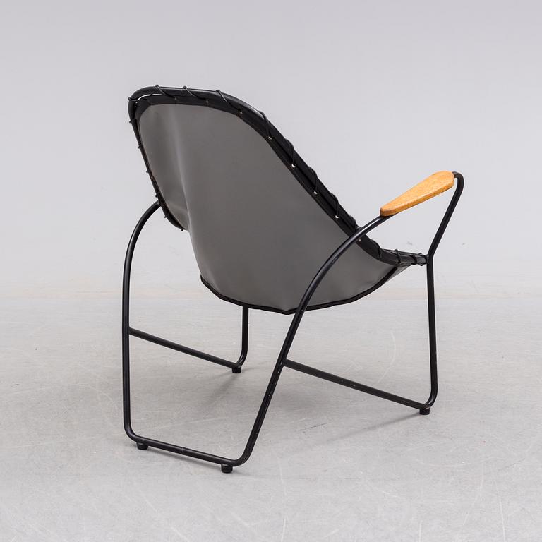 A 1950s easy chair.