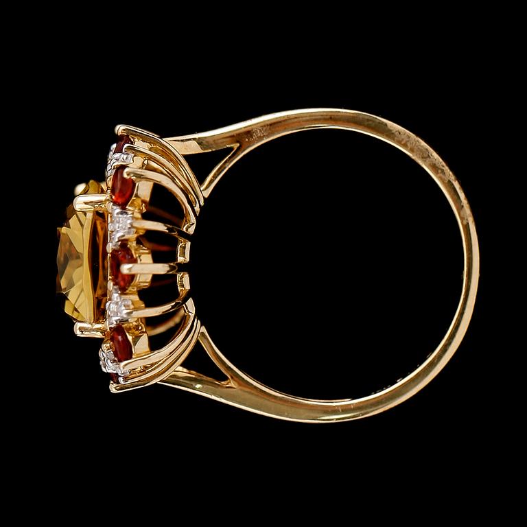 RING, 10 k guld, gul kvarts, orange safirer samt mindre diamanter tot ca 0.10 ct.