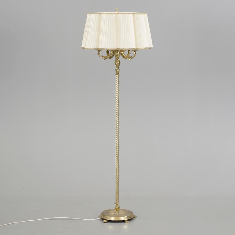 GOLVLAMPA, omkring 1900-talets mitt.