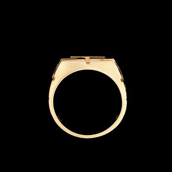 RING, 14 K guld. Vikt 8,9 g.