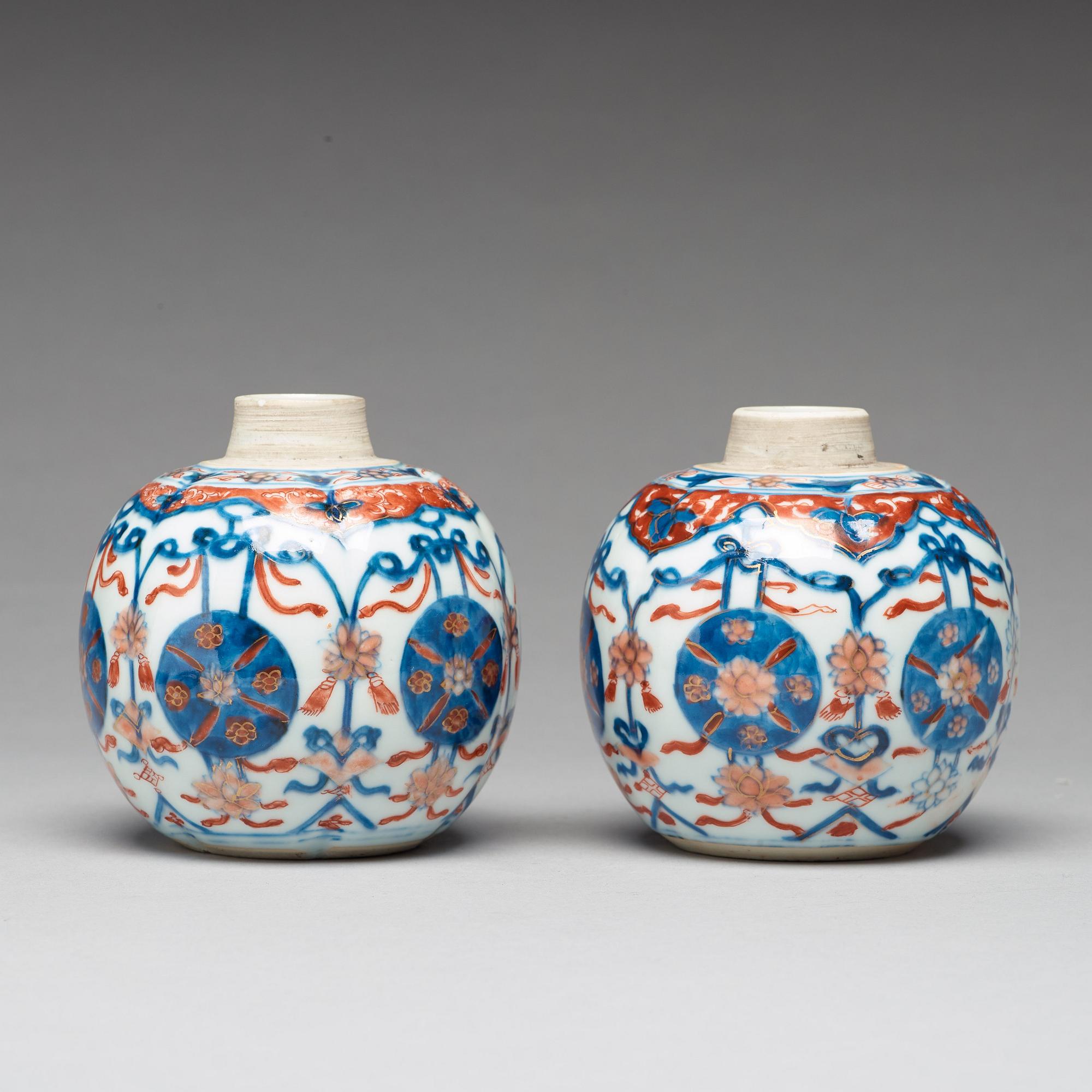 TEKRUKOR, ett par, porslin. Qingdynastin, Kangxi (1662-1722).