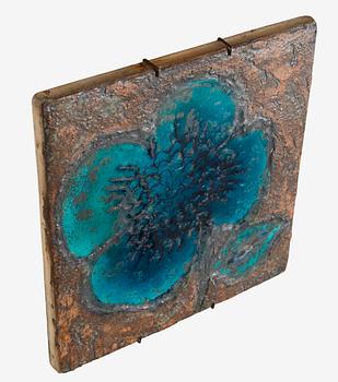 Annikki Hovisaari, reliefi, kivitavaraa, signeerattu AH ARABIA.