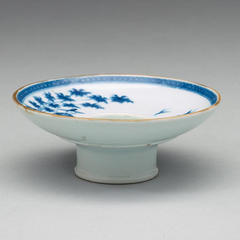 A blue and white cup stand, Qing dynasty, Qianlong (1736-95).