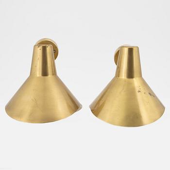 Hans Bergström, a pair of model V319 brass wall lights, Ateljé Lyktan.