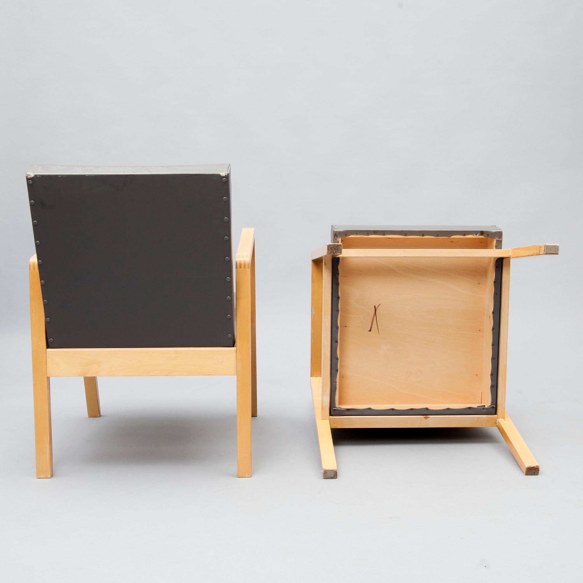 KARMSTOLAR, ett par, modell 403, Alvar Aalto Artek.