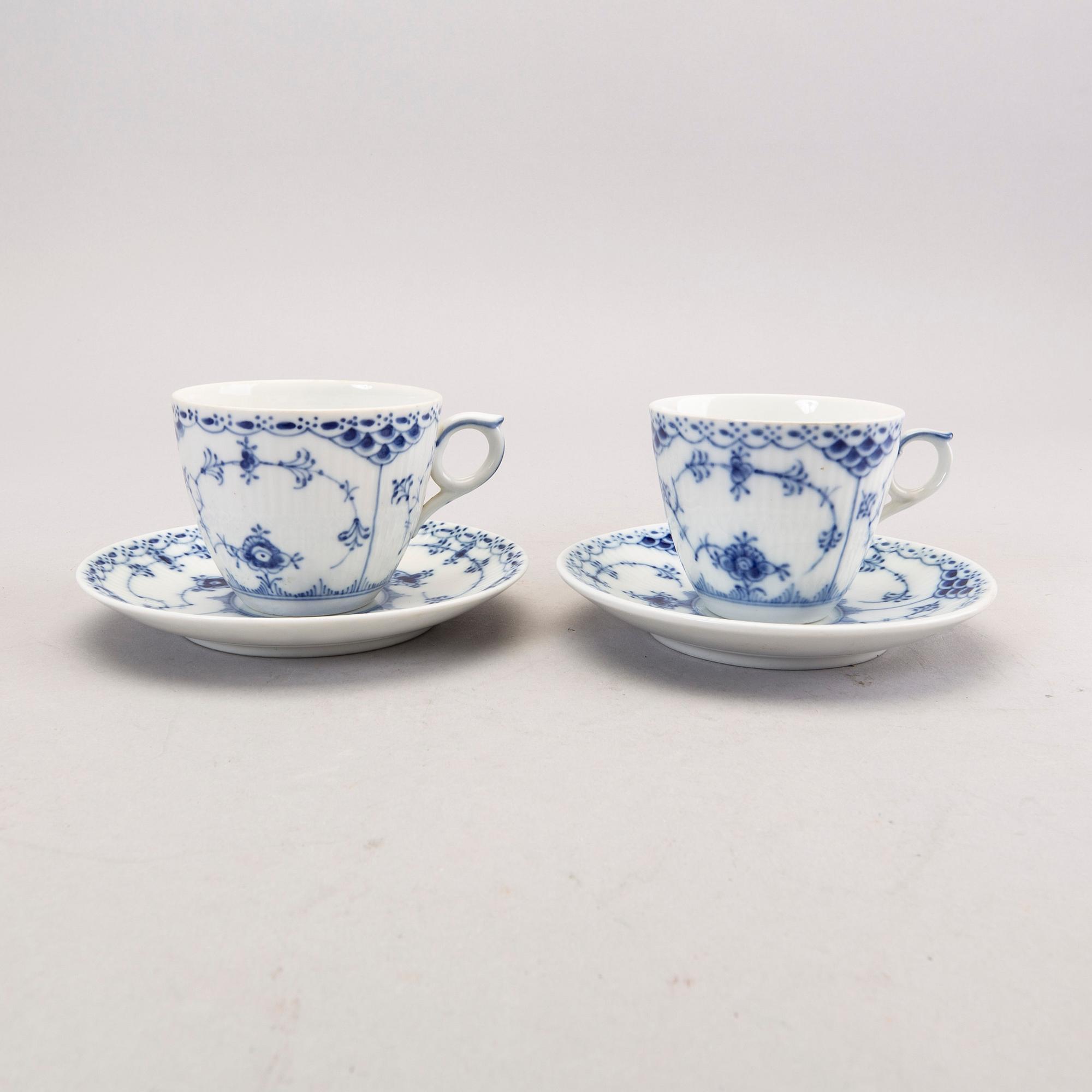 A 24 pcs Musselmalet service from Royal Copenhagen Denmark porcelain first half of the 20th century.