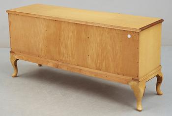 SIDEBOARD samt TEBORD, rokokostil, Svensk Möbelindustri, 1900-talets början.