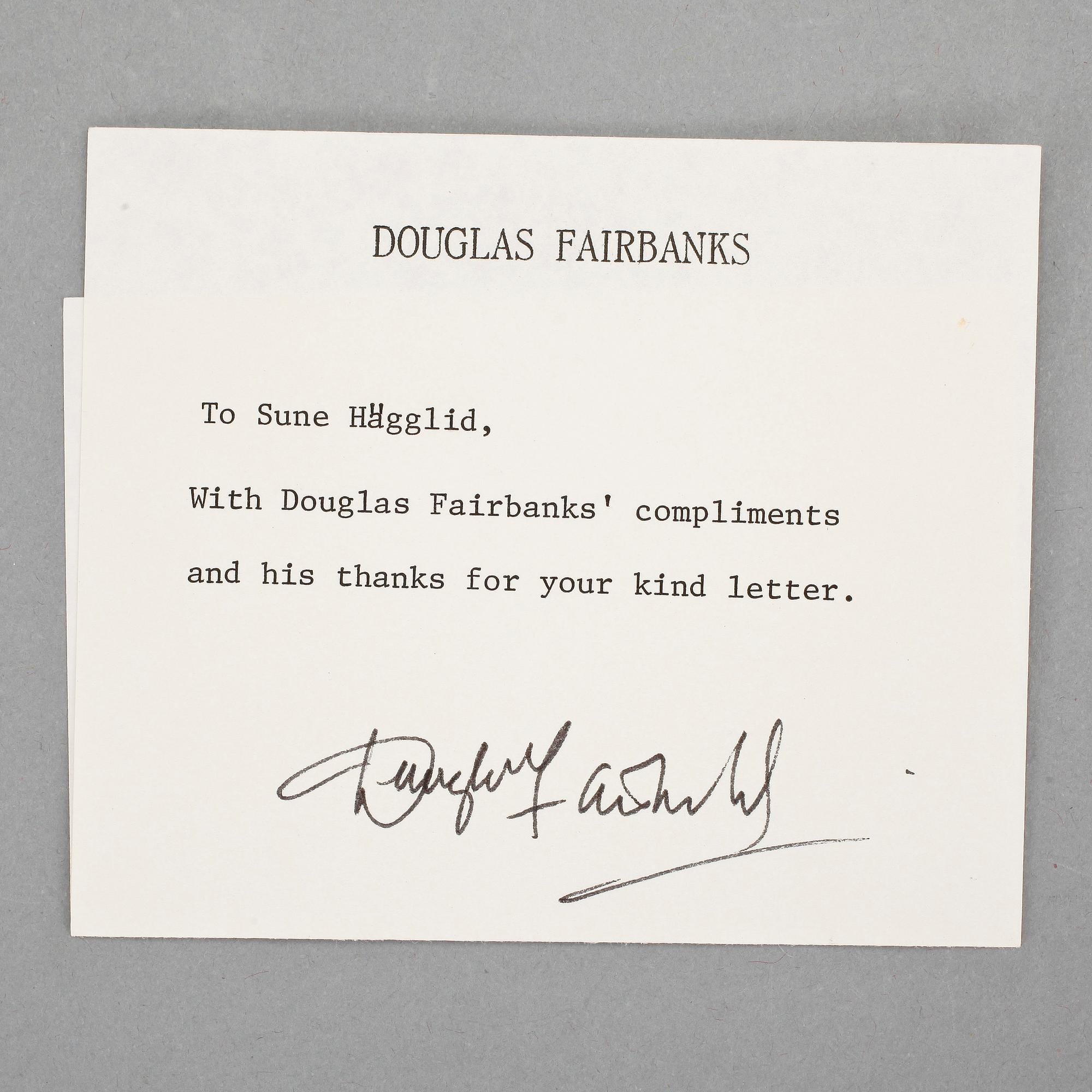 MANLIGA SKÅDESPELARE, 10 st, bla Douglas Fairbanks, Cary Grant och Roger Moore, egenhändiga.
