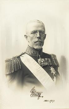 Royal photograph, Gustaf V, signed, October 1917.