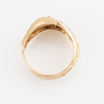 Ring, 18K guld med briljantslipade diamanter.