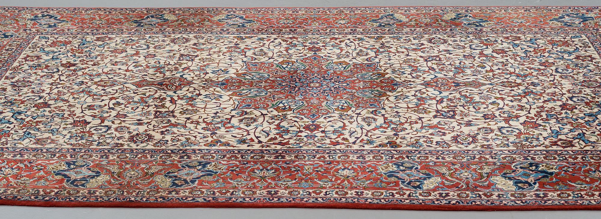 MATTA, Old Isfahan, part silk, ca 327 x 209 cm.