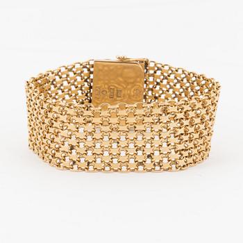 18K gold bracelet.