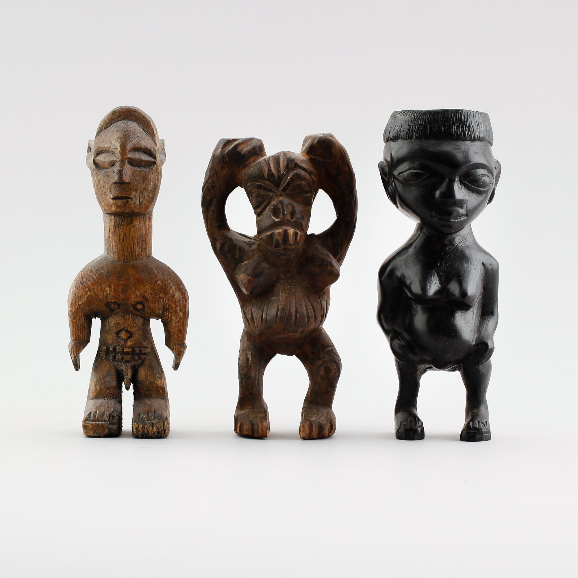 FIGURER, 3 st, skuret trä, Afrika.