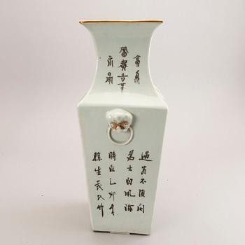 A Chinese porcelain vase, Qing dynasty, Guangxu (1875-1908.