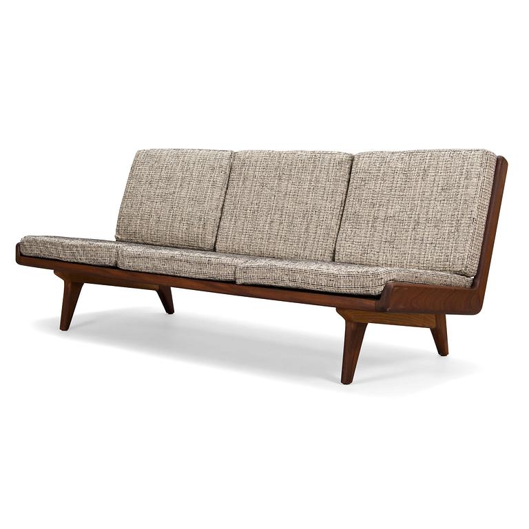 Carl Gustaf Hiort af Ornäs, a mid-20th century 'Studio' sofa for Puunveisto Oy - Träsnideri Ab.