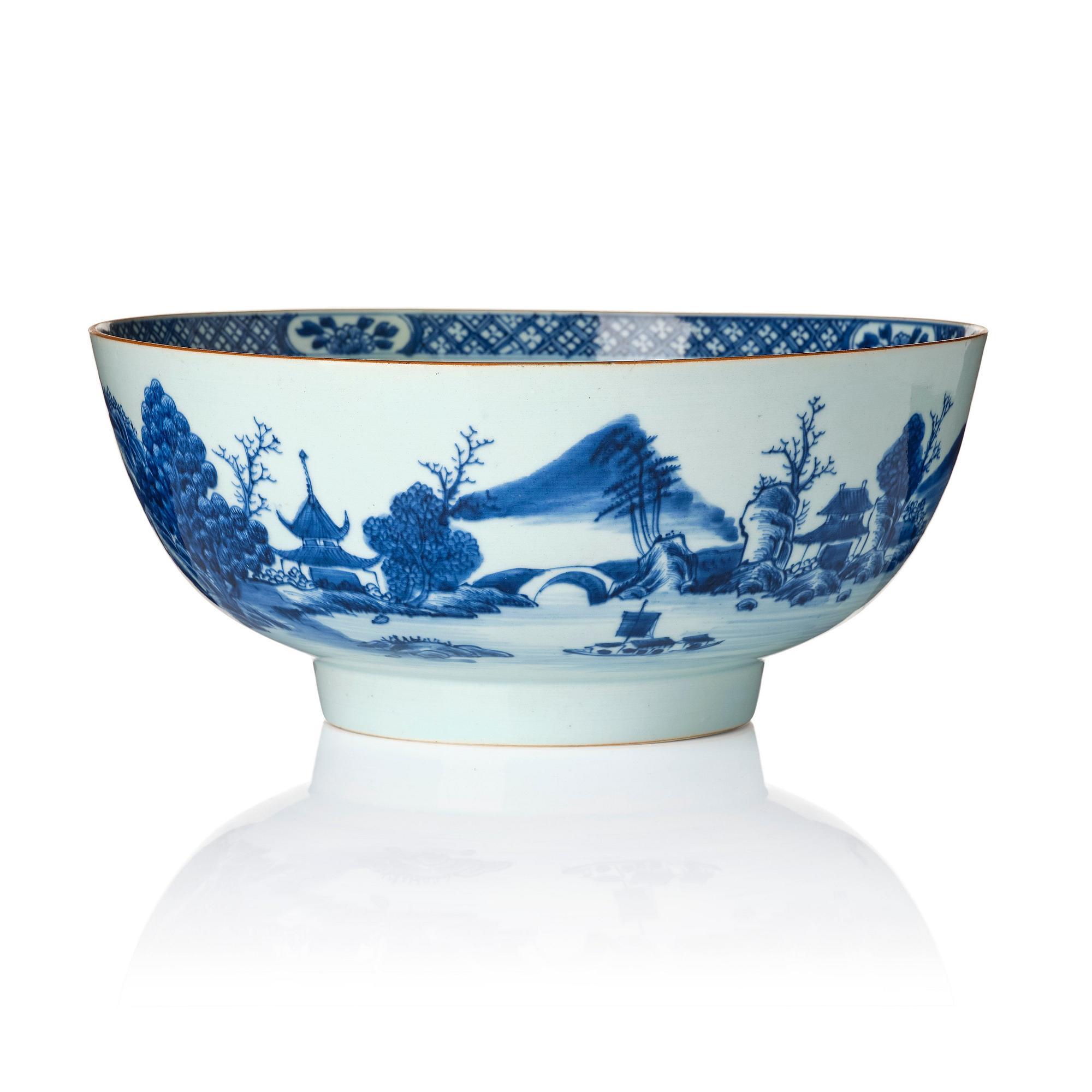 Praktskål, porslin. Qingdynastin, Qianlong (1736-95).