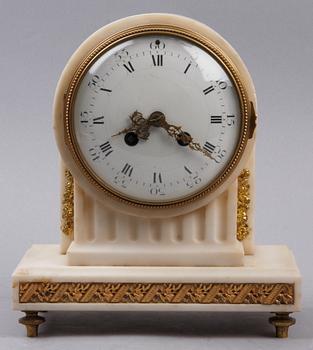 BORDSPENDYL. Sengustaviansk stil.