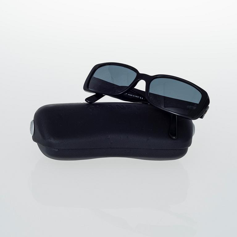 AURINKOLASIT, Chanel.