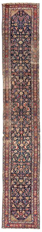 ANTIQUE KARABAGH RUNNER. 610,5 x 104 cm.