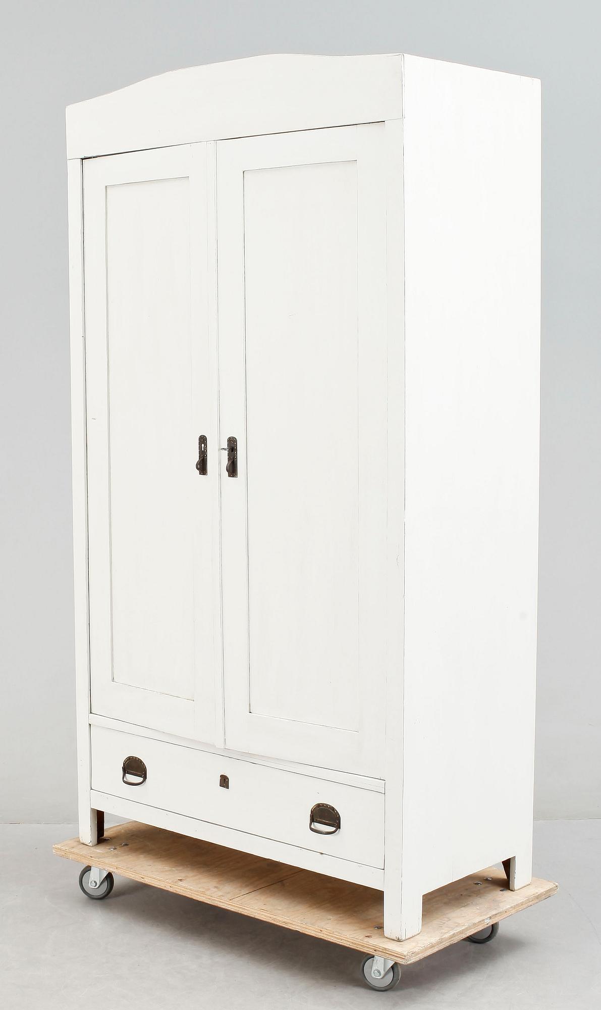 KLÄDSKÅP, 1900-talets början.