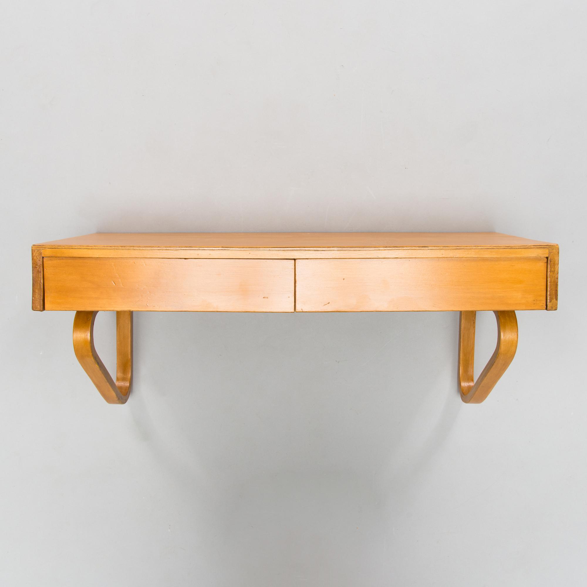 Alvar Aalto, konsol / hylla modell 114 för O.Y. Huonekalu- ja Rakennustyötehdas A.B. 1900-talets mitt.